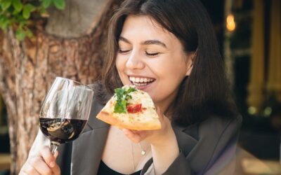 Come scegliere il vino giusto da abbinare alla tua pizza preferita